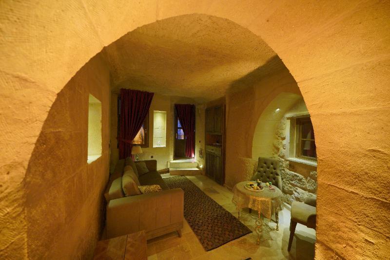 Учисар: Takaev Cave Hotel