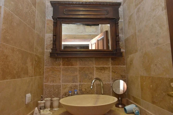 Учисар: Takaev Cave Hotel