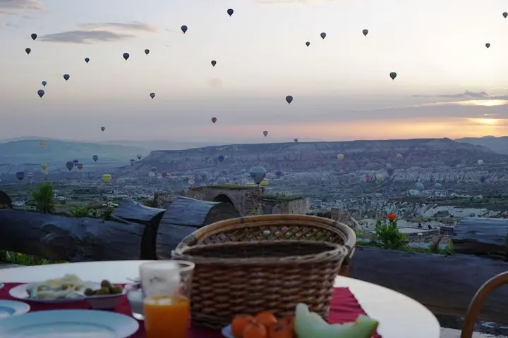 Учисар: Takaev Cave Hotel