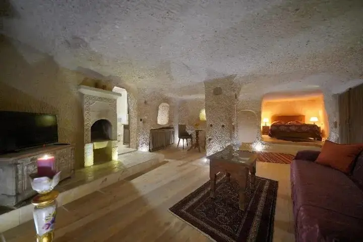 Учисар: Takaev Cave Hotel