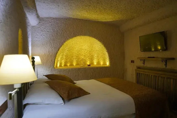 Учисар: Takaev Cave Hotel