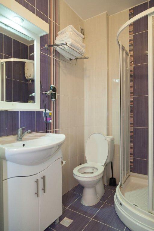 Айвалык: Koboroz Otel