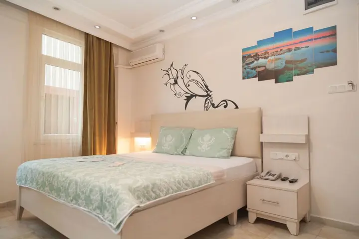 Айвалык: Koboroz Otel