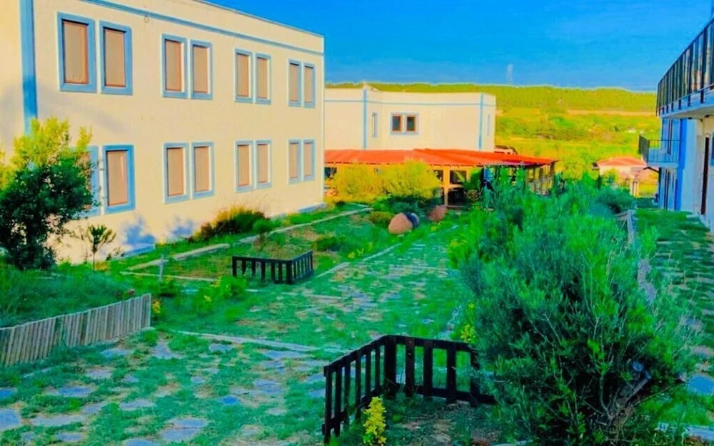 Бозджаада: Sukha Inn Hotel & Beach