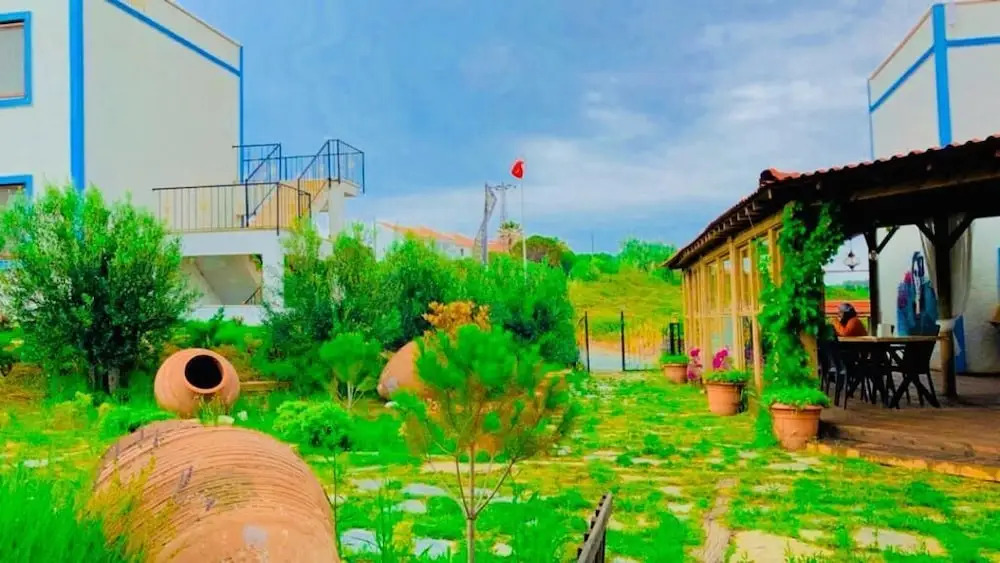 Бозджаада: Sukha Inn Hotel & Beach