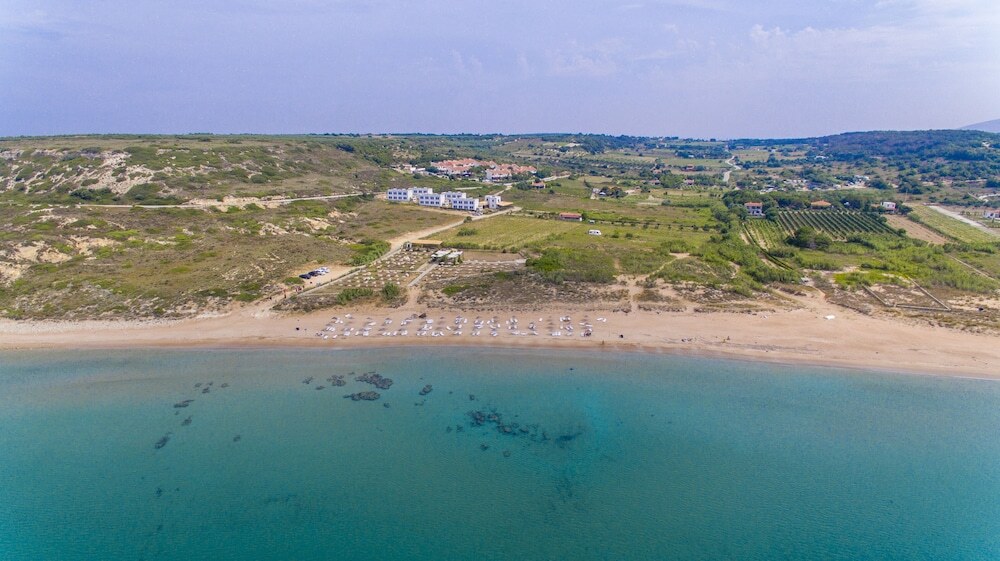 Бозджаада: Sukha Inn Hotel & Beach