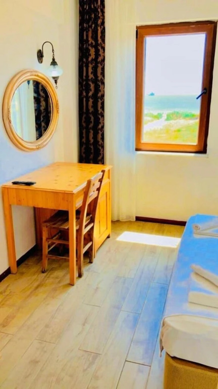 Бозджаада: Sukha Inn Hotel & Beach