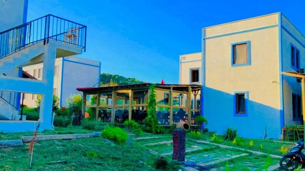 Бозджаада: Sukha Inn Hotel & Beach