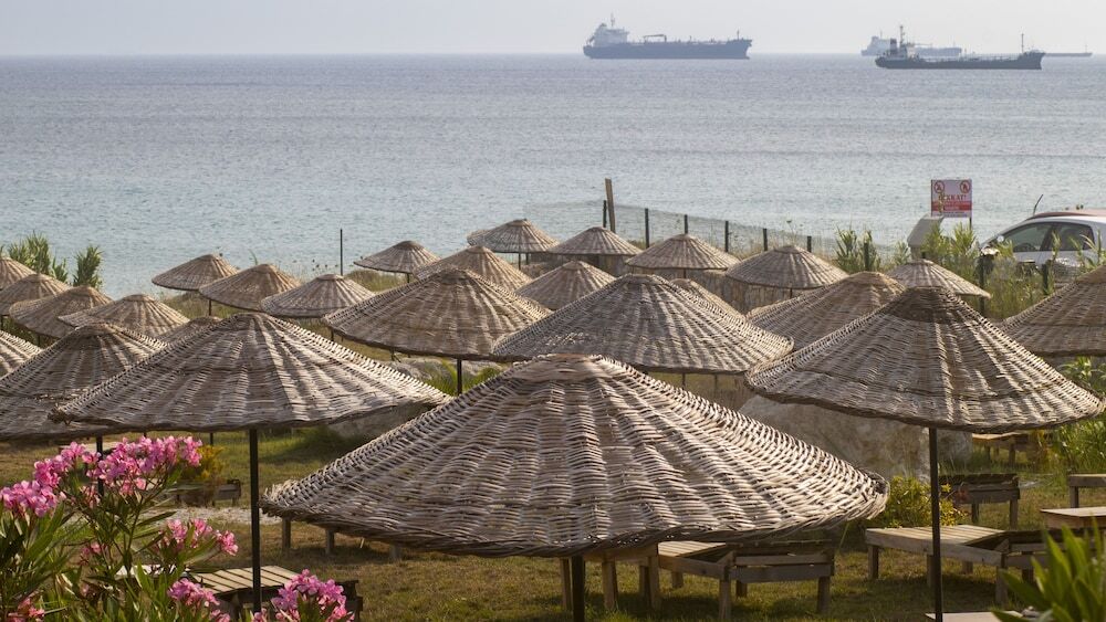 Бозджаада: Sukha Inn Hotel & Beach