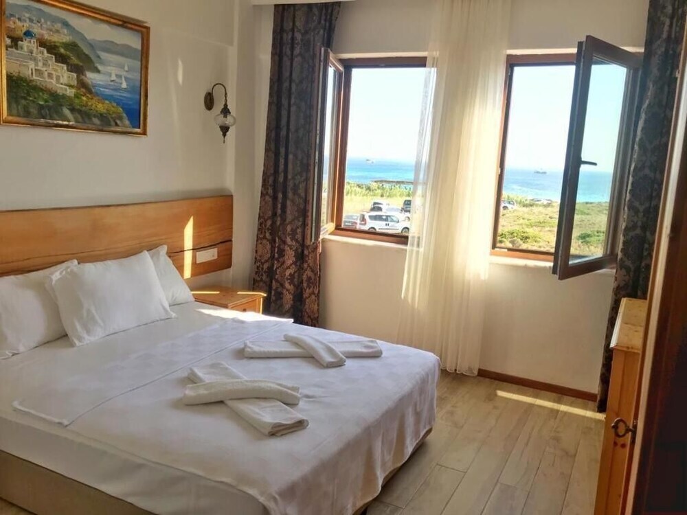 Бозджаада: Sukha Inn Hotel & Beach