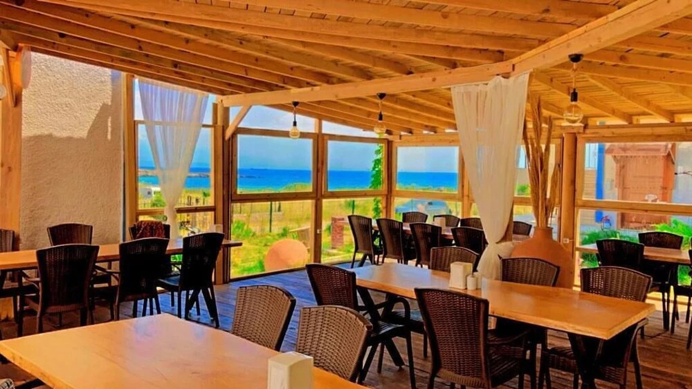Бозджаада: Sukha Inn Hotel & Beach