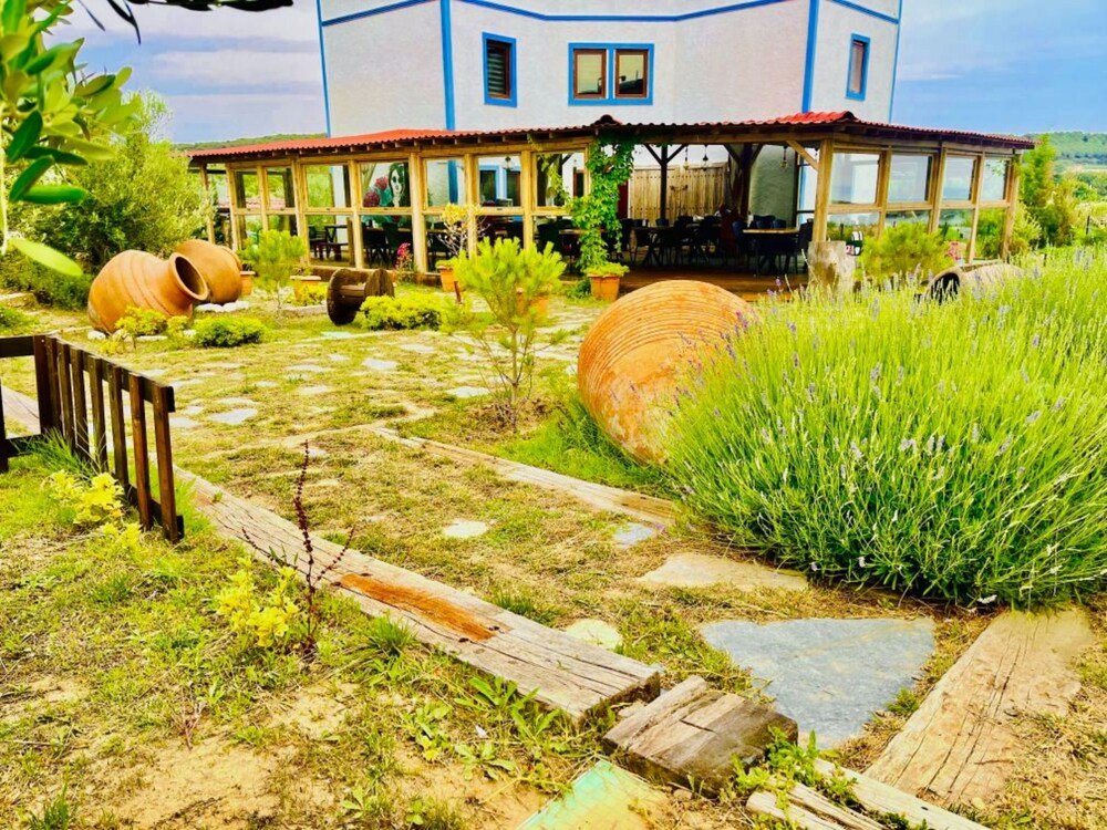 Бозджаада: Sukha Inn Hotel & Beach