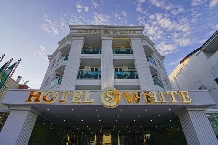 S White Hotel — фото 1