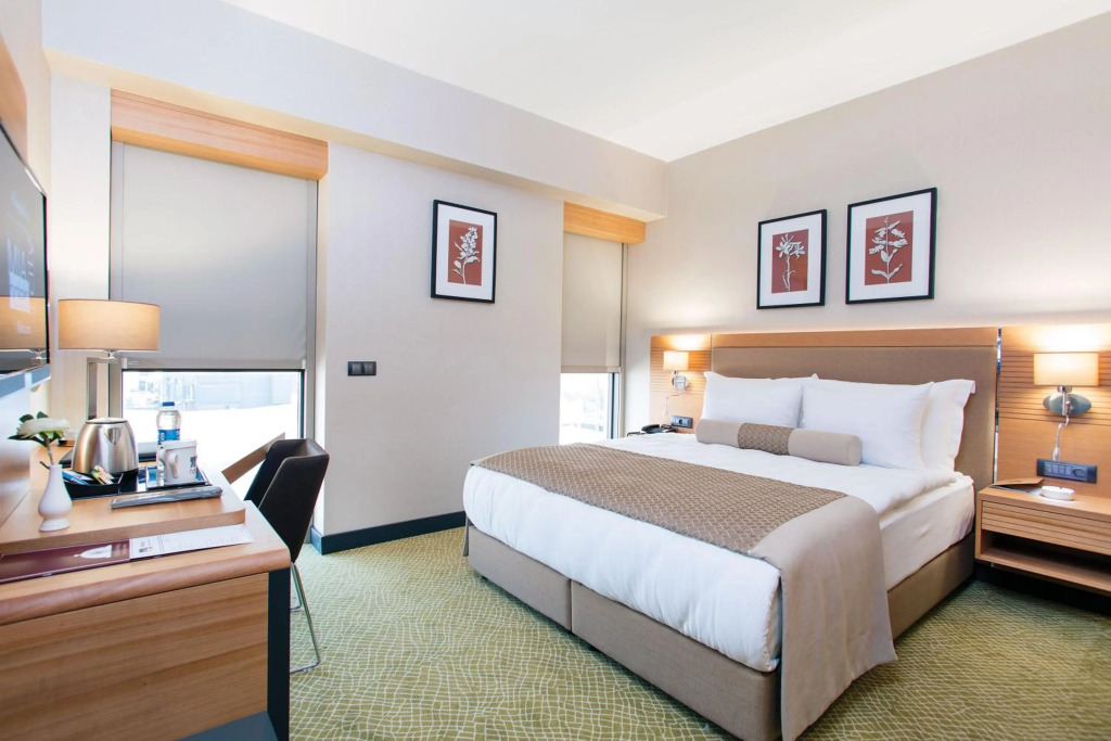 Газимир: Mia City Hotel