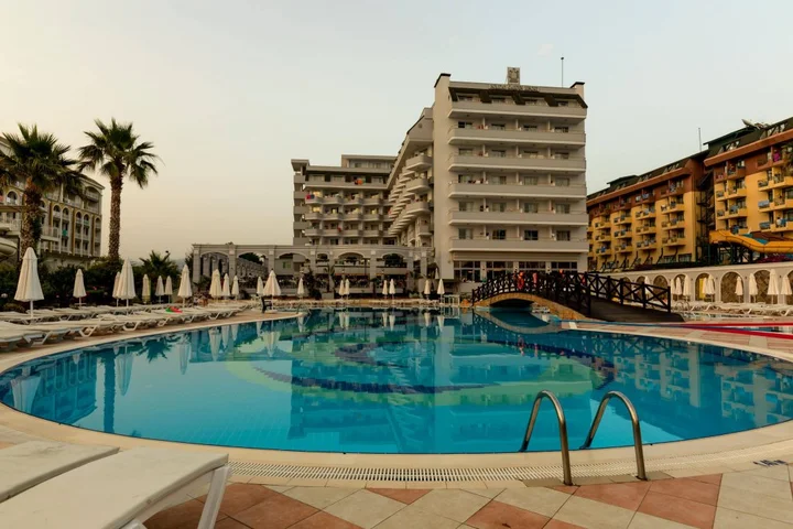 Окурджалар: Hotel Holiday Garden Resort