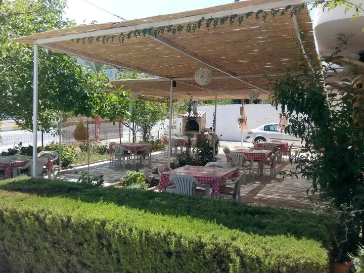 Кушадасы: Pansiyon And Cafe Seker