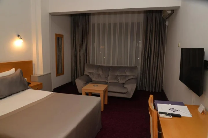 Мустафакемальпаша: Hande Hotel