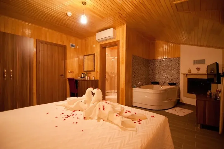 Сайл: Defne Hotel