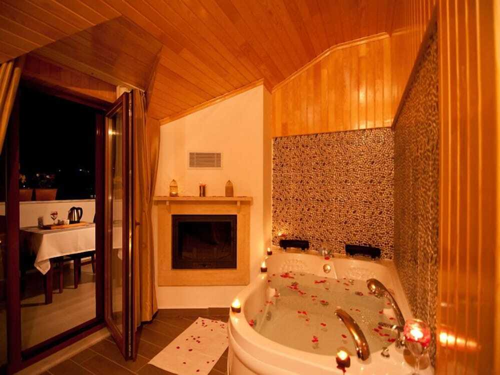 Сайл: Defne Hotel