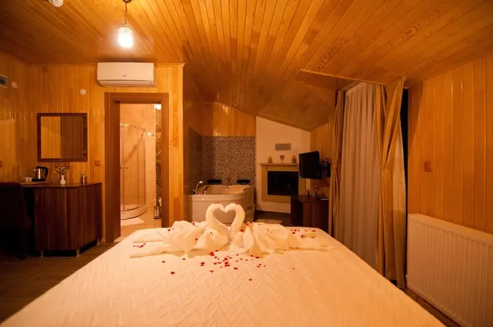 Сайл: Defne Hotel