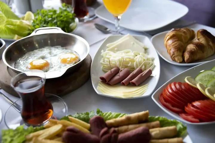 Сайл: Defne Hotel