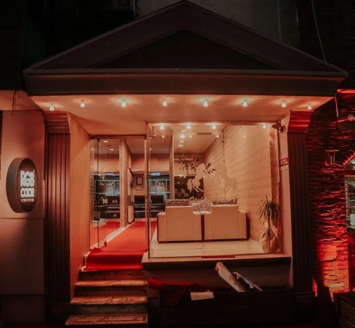 Усак: Sahlan Otel