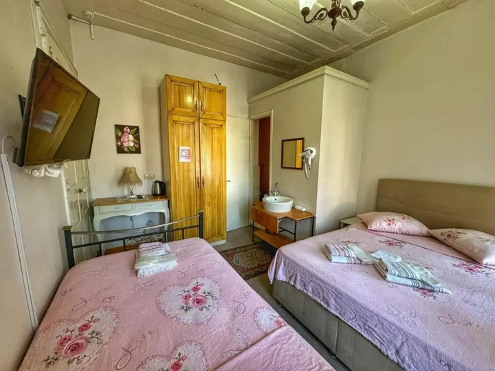 Айвалык: Eolya Guest House