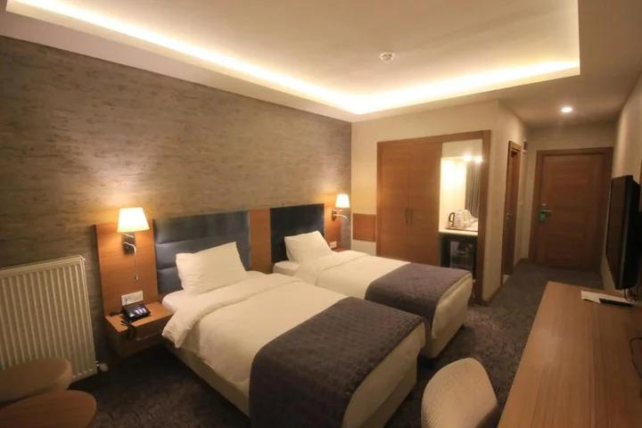 Зара: Garden Zara Hotel