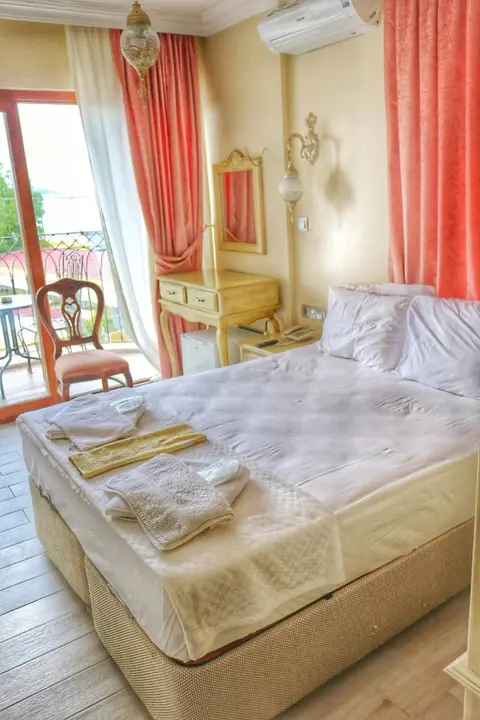 Айвалык: Stone Hill Otel