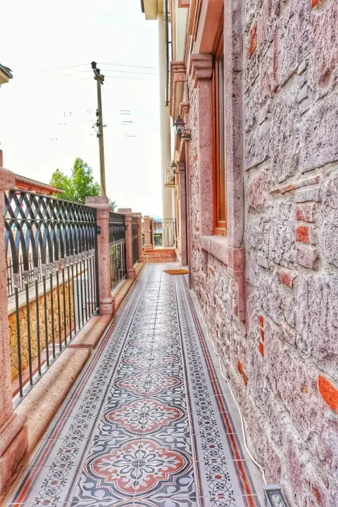 Айвалык: Stone Hill Otel