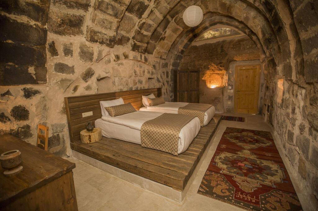 Учисар: Helike in Cappadocia