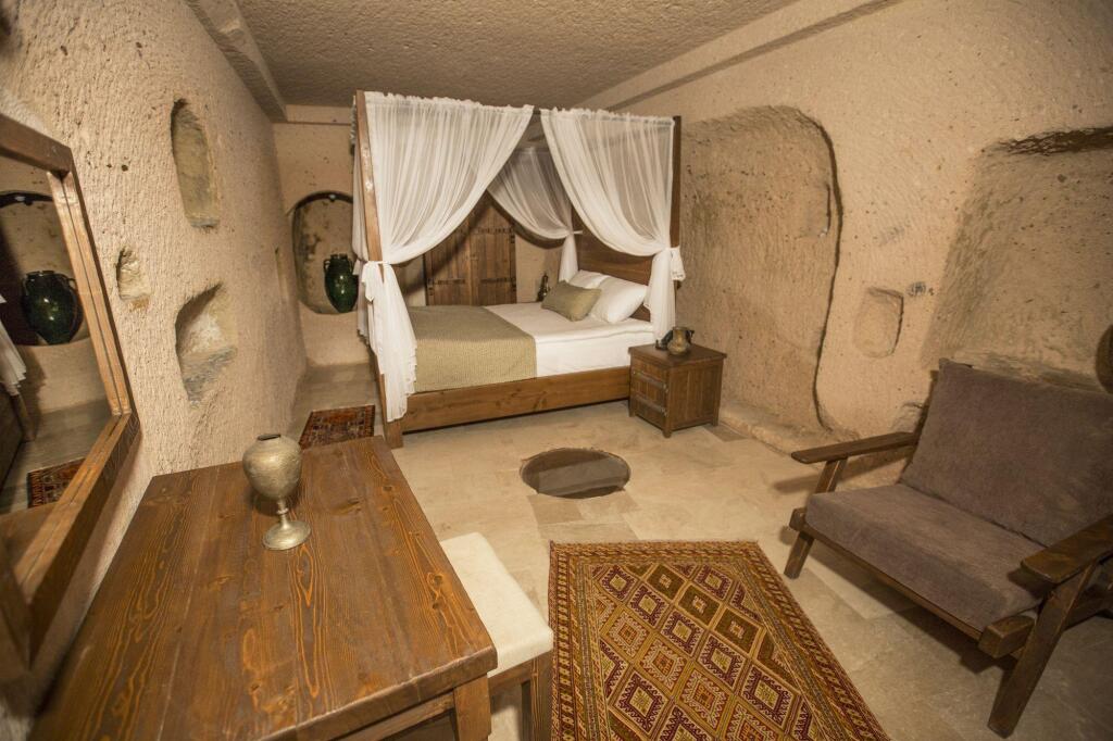 Учисар: Helike in Cappadocia