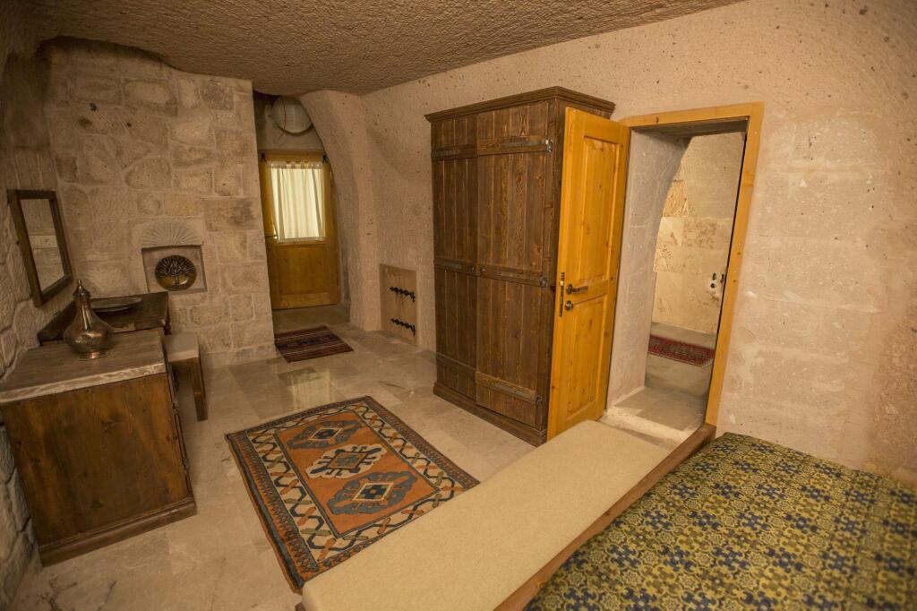Учисар: Helike in Cappadocia