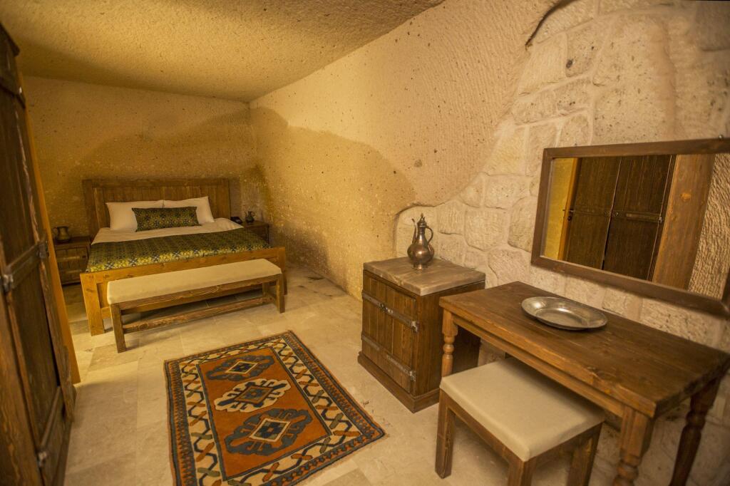 Учисар: Helike in Cappadocia