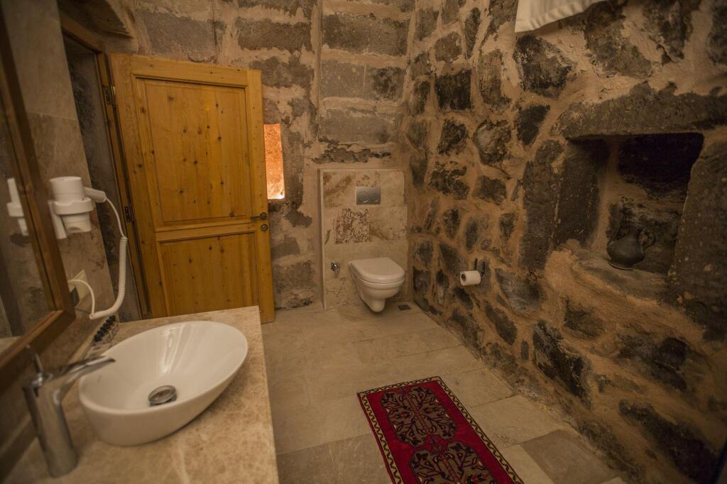 Учисар: Helike in Cappadocia