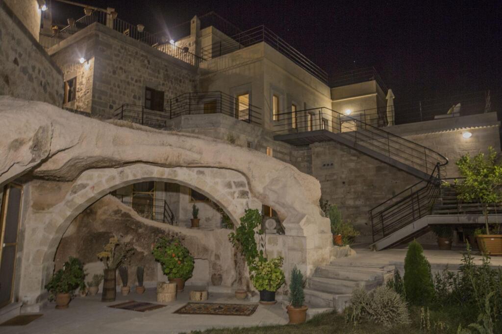 Учисар: Helike in Cappadocia