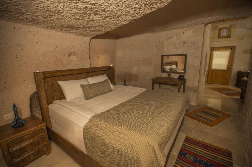 Учисар: Helike in Cappadocia