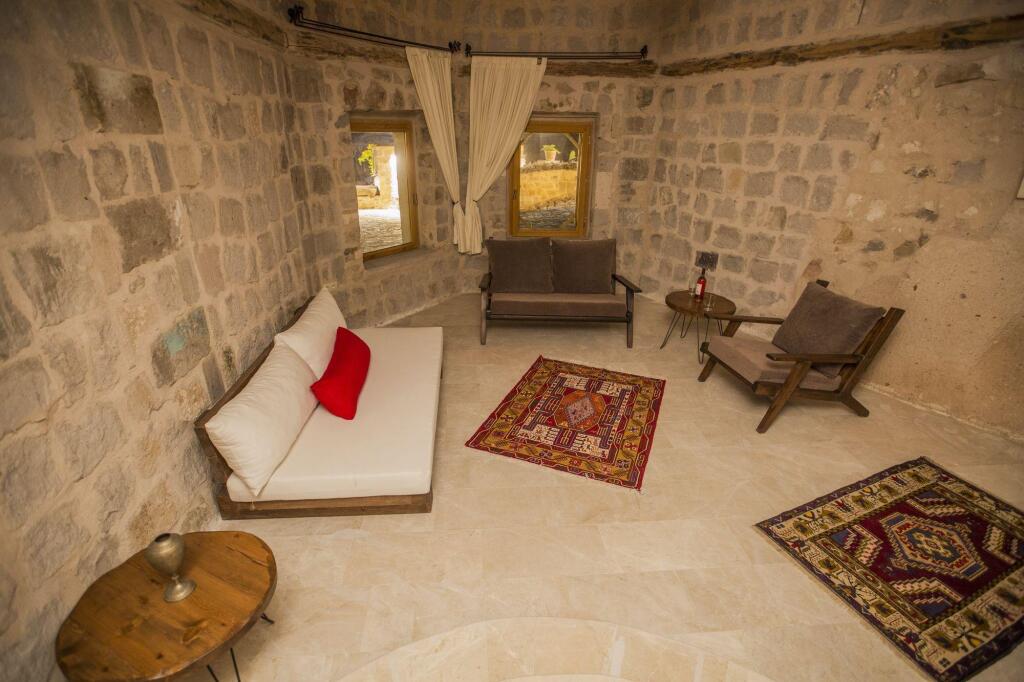 Учисар: Helike in Cappadocia