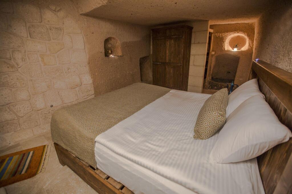 Учисар: Helike in Cappadocia