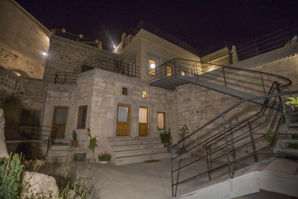 Учисар: Helike in Cappadocia