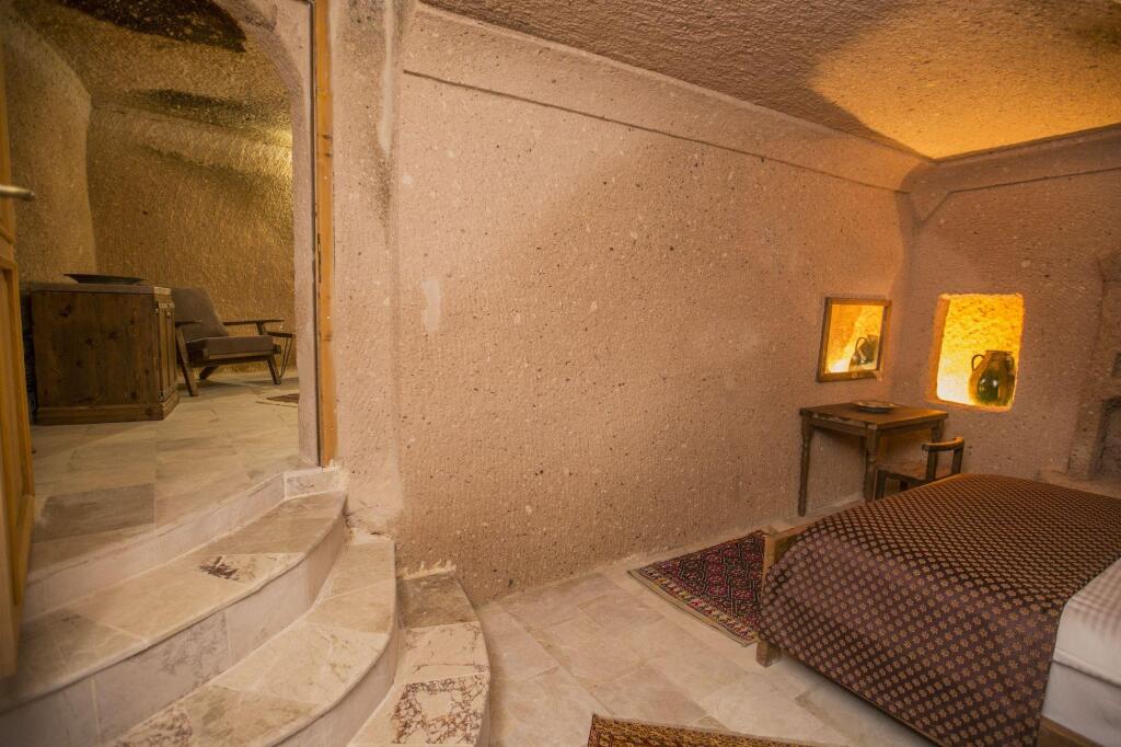 Учисар: Helike in Cappadocia
