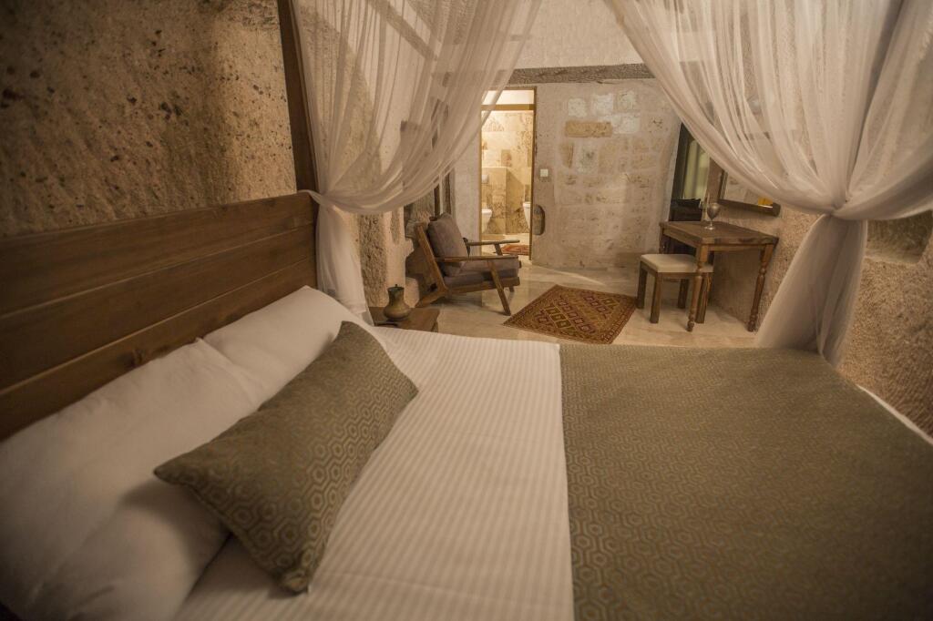 Учисар: Helike in Cappadocia