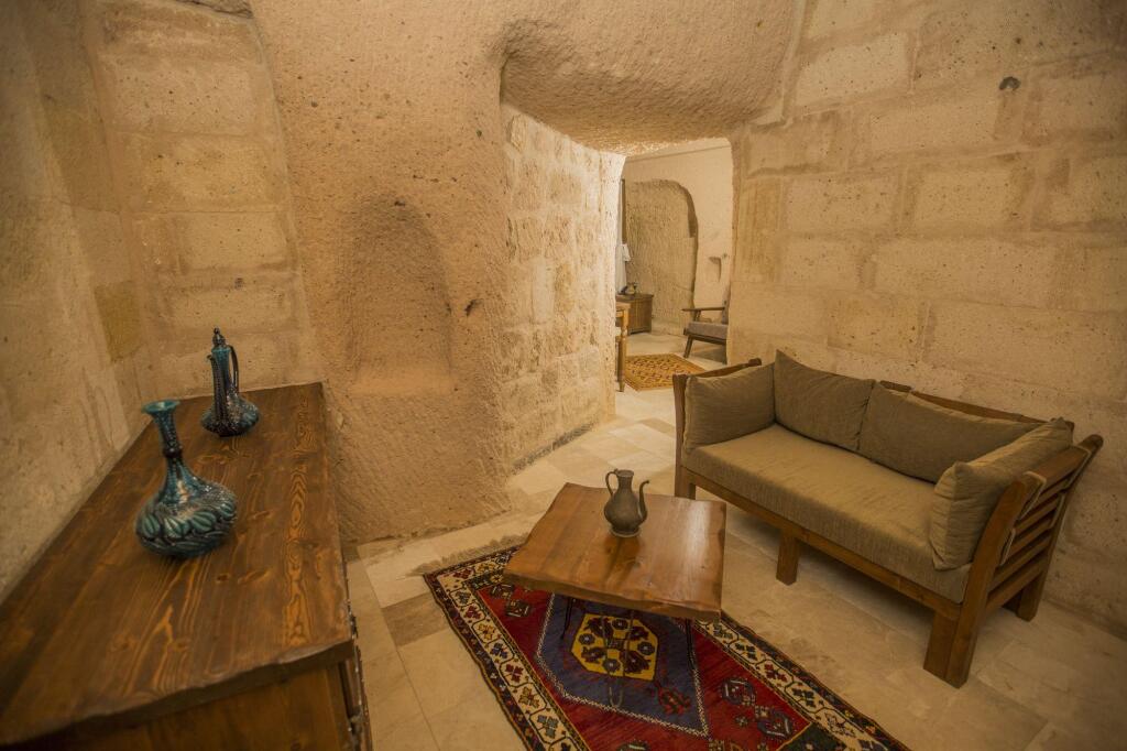 Учисар: Helike in Cappadocia