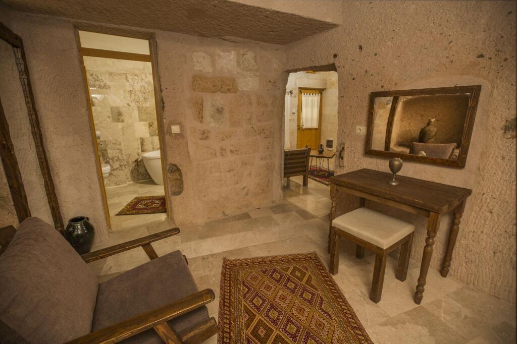 Учисар: Helike in Cappadocia