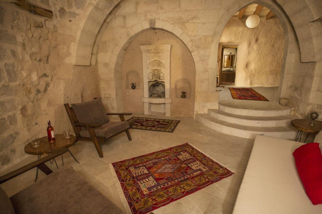 Учисар: Helike in Cappadocia