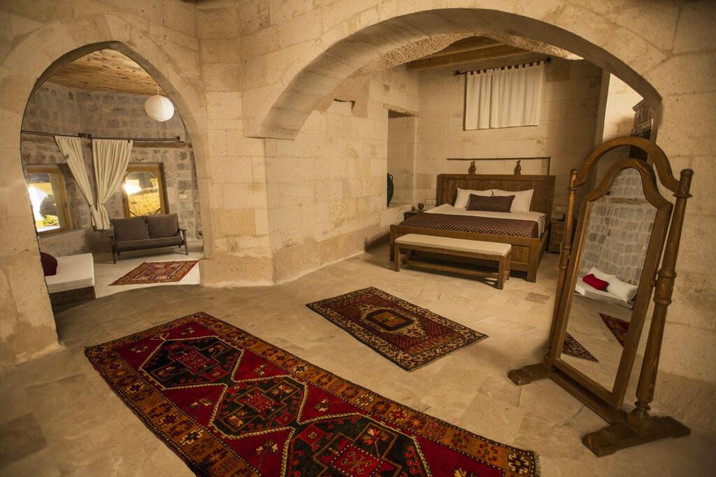 Учисар: Helike in Cappadocia