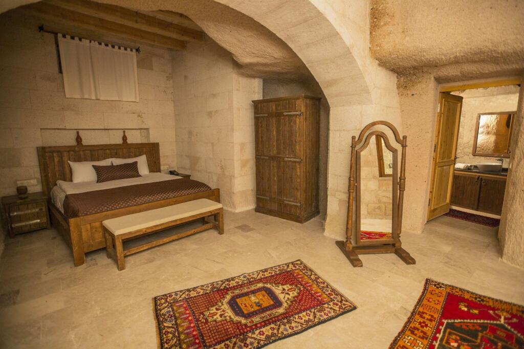 Учисар: Helike in Cappadocia