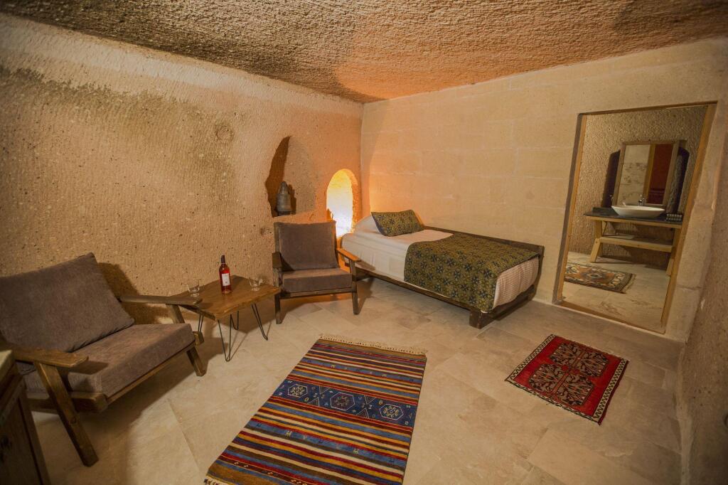 Учисар: Helike in Cappadocia