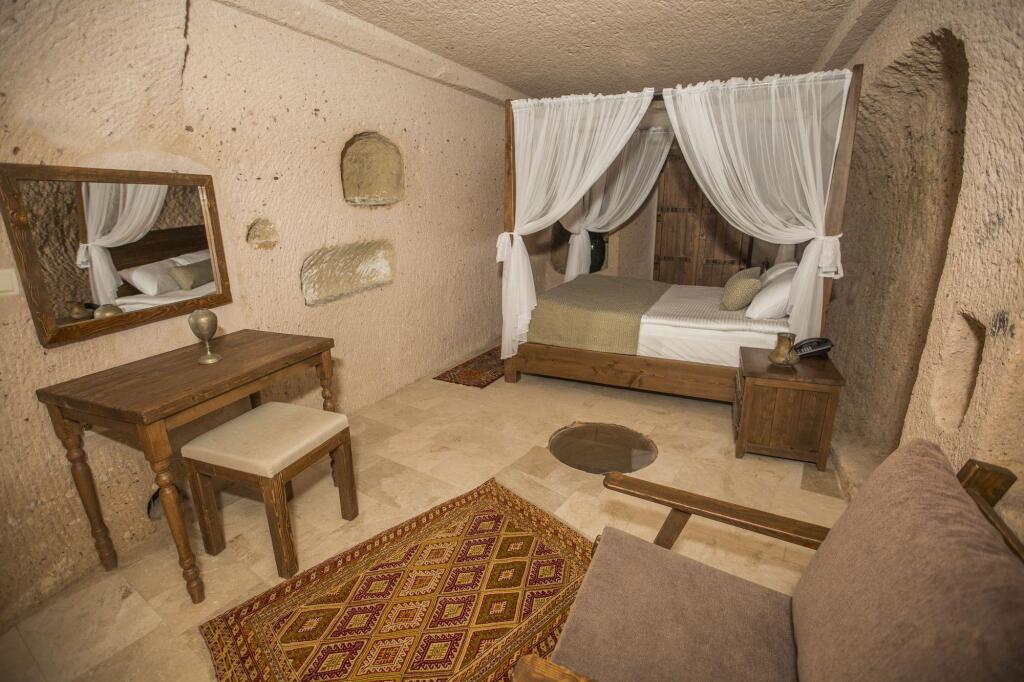 Учисар: Helike in Cappadocia