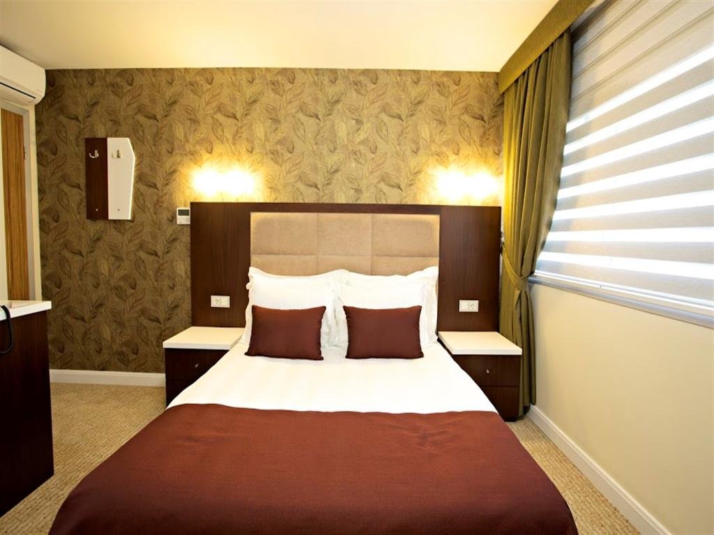 Корлу: End Glory Hotel